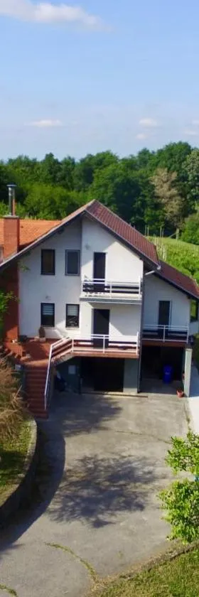 Kuća za odmor "Villa Merkur" - Orahovica，位于Orahovica的酒店