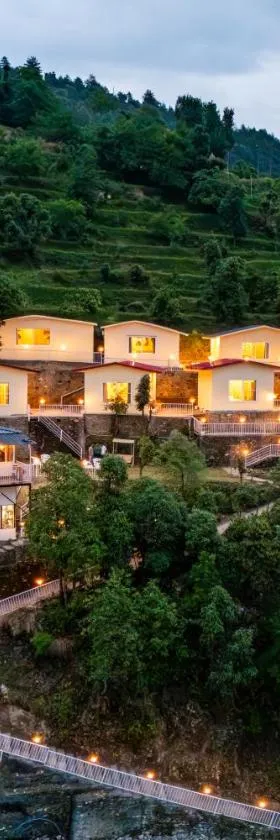 Ila by Aaryam, Kanatal，位于Chamba的酒店