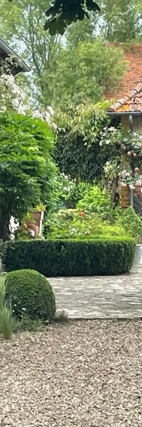 Les Jardins des Soussilanges，位于Céron的酒店