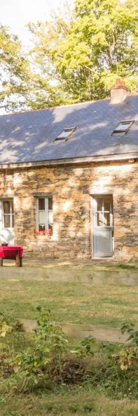 Gîte paisible en parc arboré, 3 ch., prox. Nantes/Rennes, équipements bébé, activités plein air - FR-1-306-1115，位于Nozay的酒店