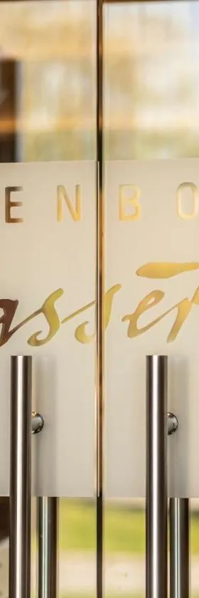 艾森博克斯特拉瑟霍夫酒店，位于Strass的酒店
