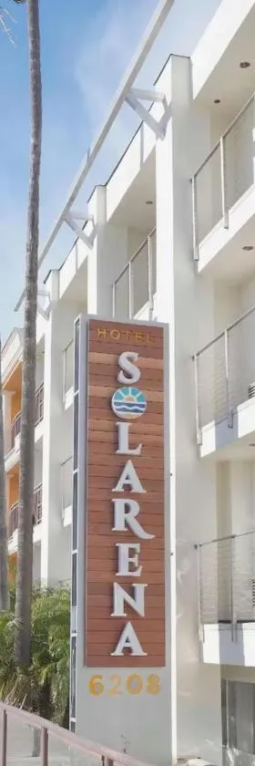 Hotel Solarena，位于纽波特海滩的酒店
