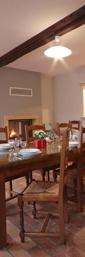 Maison Percheronne Spacieuse avec Billard, Babyfoot, et Jardin Clos, Animaux Bienvenus ! - FR-1-497-65，位于La Mesniere的酒店
