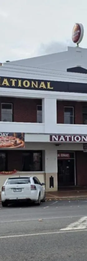 National Smokehouse Hotel Coleraine，位于Coleraine的酒店