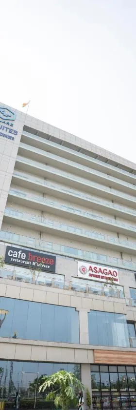 AR Suites KLJ Square，位于古尔冈的酒店