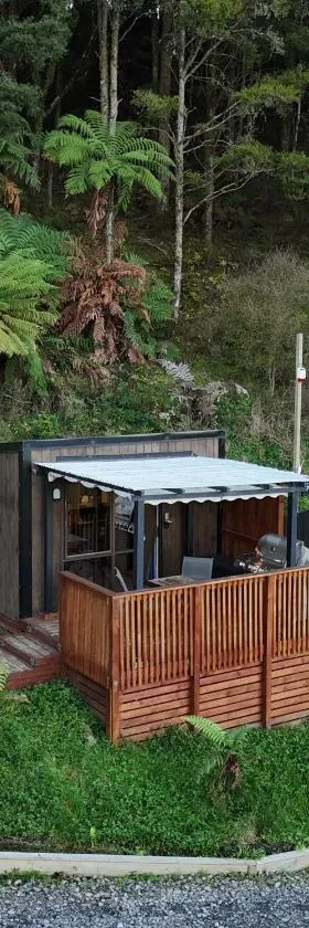 Bush Cabin Your own place Stunning views，位于陶马鲁努伊的酒店