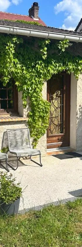 Grand studio en rez-de-jardin，位于Flins-sur-Seine的酒店