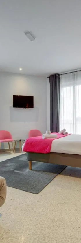 CARO Boutique Guest House，位于San Ġwann的酒店