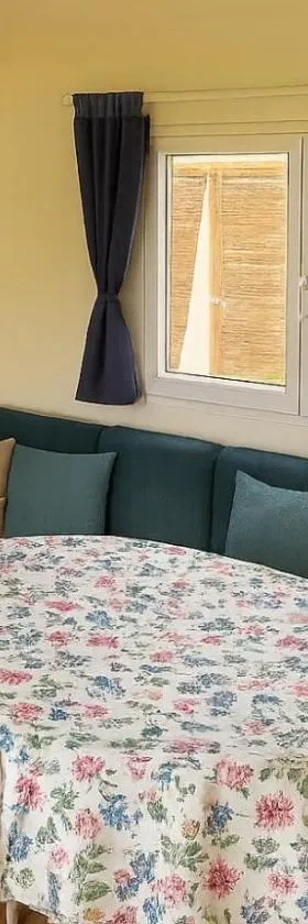 Casa Venus - con jardín y piscina，位于阿尔卡拉德瓜代拉的酒店