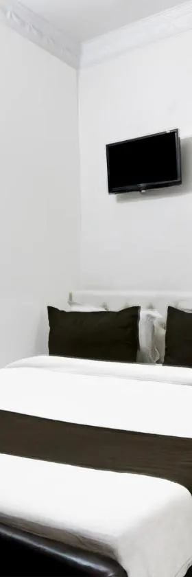 Hotel Continental Restuarant & Cafe，位于Gauripur的酒店