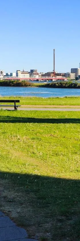 Waterfront - Apartment - free parking，位于Nørresundby的酒店