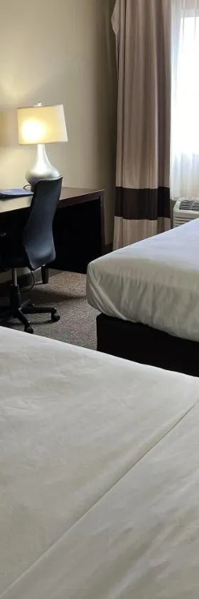 Days Inn & Suites by Wyndham Manheim Lebanon，位于曼海姆的酒店