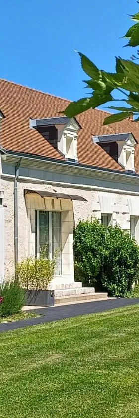 Sur La Route Des Châteaux，位于Thenay的酒店