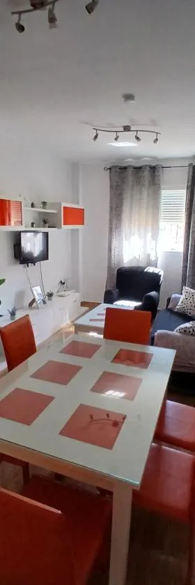 Bonito piso de 2 habitaciones，位于Híjar的酒店