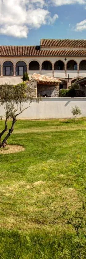 Mas en Pierre "entre Gard et Ardèche" avec jardin，位于圣维克托德马尔卡普的酒店