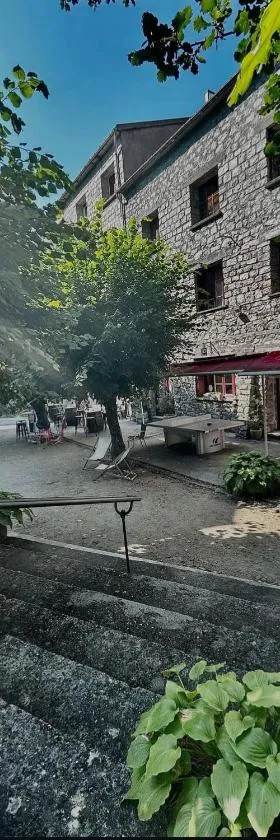 Hôtel - Pub Le Petit Bosquet，位于圣皮得迪维纳的酒店
