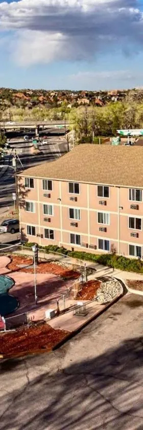 The Ridge Hotel - Manitou Springs，位于马尼温泉的酒店