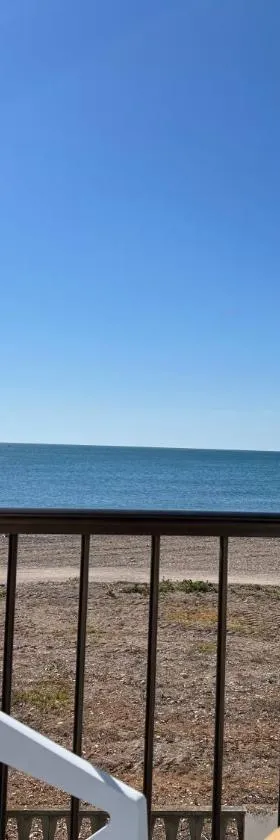 Apartamento en el mar，位于贝尼卡洛的酒店