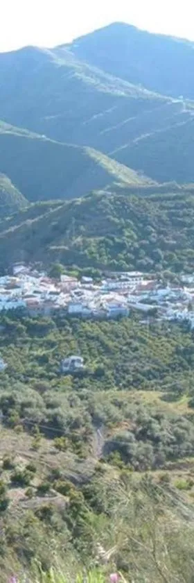 HOUSE MARUJA WITH WiFi & JACUZZI，位于Cútar的酒店