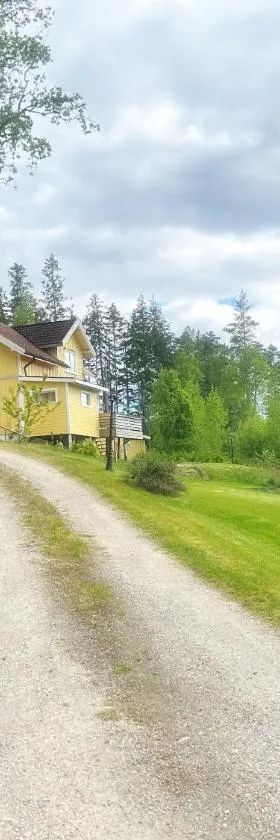 The Nordby Cabin - 3 minutes from E6，位于斯特伦斯塔德的酒店
