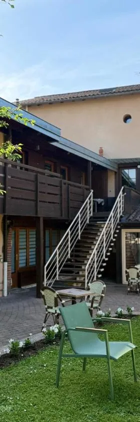 Hôtel Au Coq Dort Spa，位于沙拉龙恩河畔沙蒂利翁的酒店