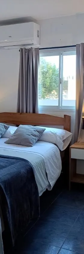 Departamento amplio en zona tranquila cercana al centro de Ezeiza，位于埃塞萨的酒店