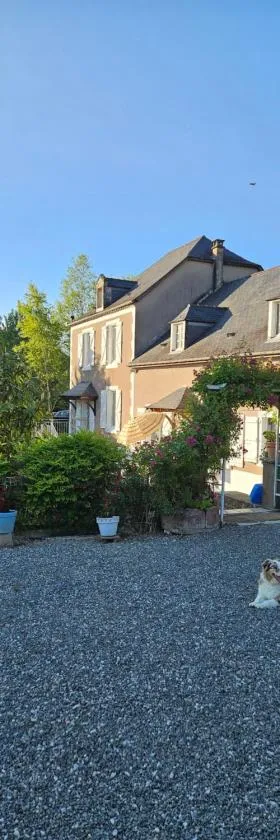 Chambres hôtes du Pont Lafont，位于Saint-Denis-lès-Martel的酒店