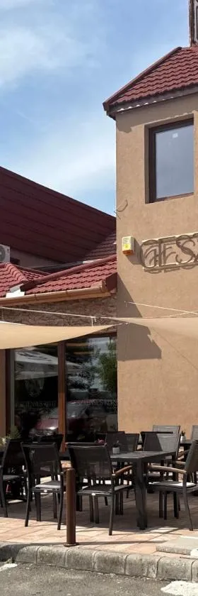 Gesztenyés-Kert Panzió，位于Pécsvárad的酒店