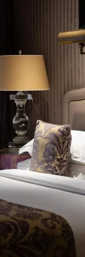 The Hotel Belwood Near IGI Delhi Airport，位于加姆布的酒店