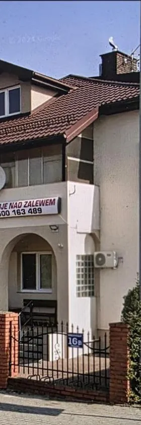 Nad Zalewem 500-163-489，位于Zegrze Południowe的酒店