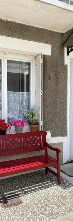 Le Petit Maison，位于Montembœuf的酒店