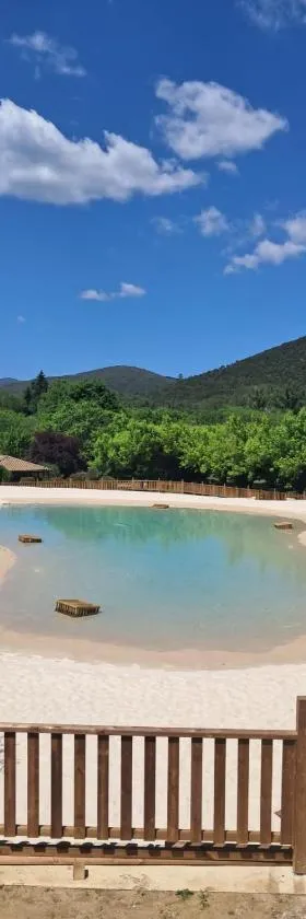 Slow Village Anduze - Cévennes，位于科尔比斯的酒店