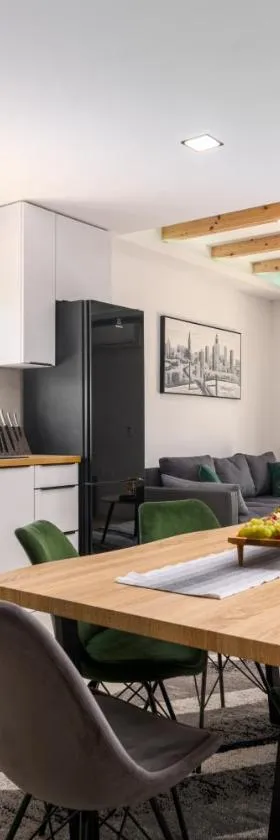 Divine Apartment Drnis - "Modern comfort at the gateway to Krka National Park"，位于德尔尼什的酒店