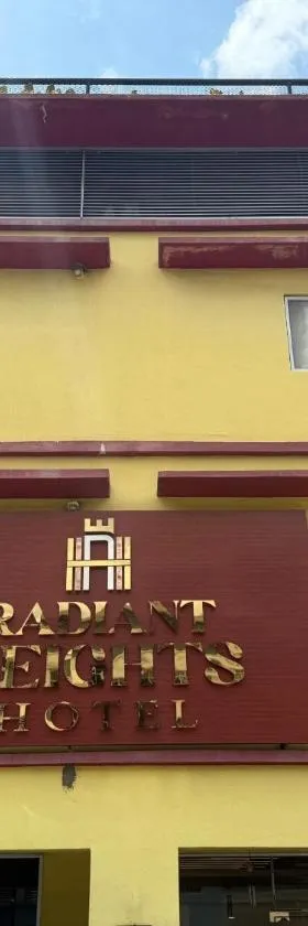Radiant Heights Hotel by KK Inn，位于安邦的酒店