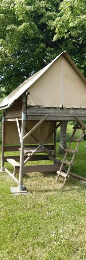 Camping Onlycamp Le Petit Port，位于Châtel-Censoir的酒店