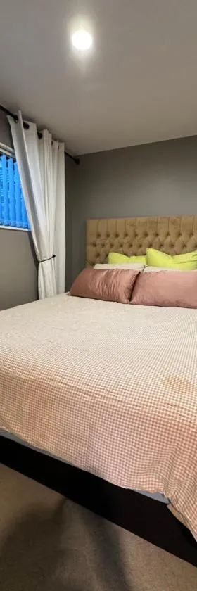 BEBE Self-contained Granny Flat with Own Access，位于奥克兰的酒店