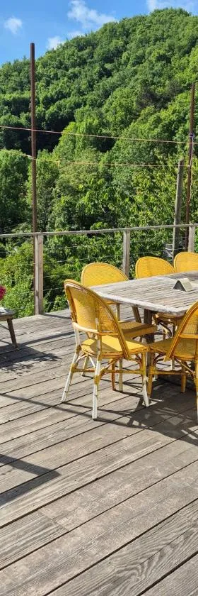 grande terrasse avec vue entre méditerranée et pays cathare，位于Cailla的酒店