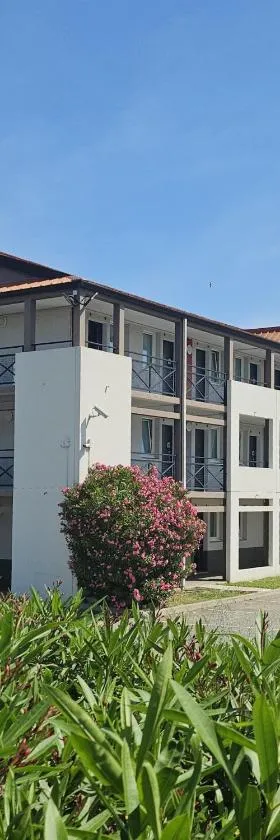 B&B HOTEL Avignon 1，位于莱蓬特的酒店