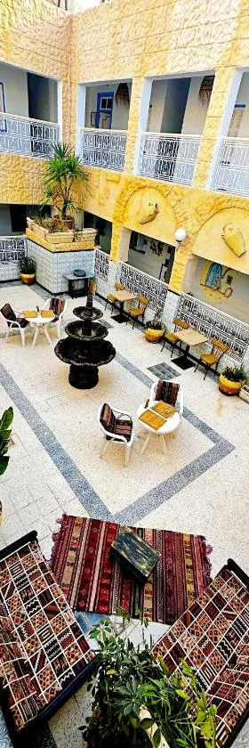 Hotel Paris，位于苏塞的酒店