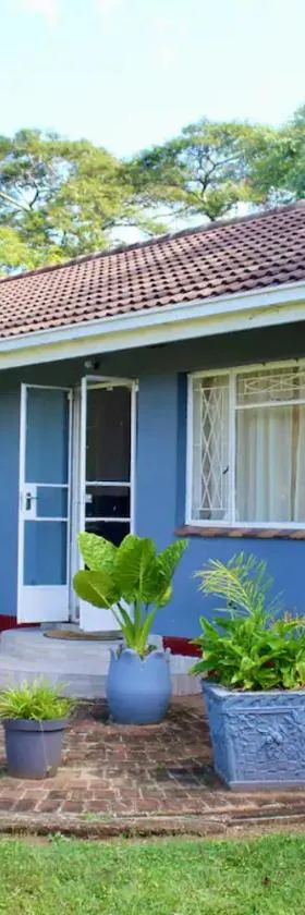 2 bedroomed house with a lovely garden - 2177，位于Mutare的酒店