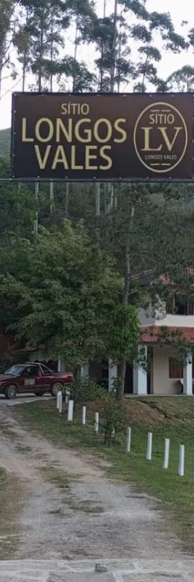 Sitio Longos Vales，位于米格尔-佩雷拉的酒店