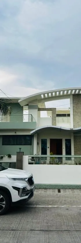 Private & Elegant 3BHK villa, Hillside Hideaway, 10 mins from MH Bus Stand，位于奥兰加巴德的酒店
