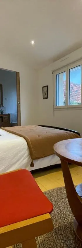 Chambre cosy dans le Centre de Blaye - clim - air con，位于布莱的酒店