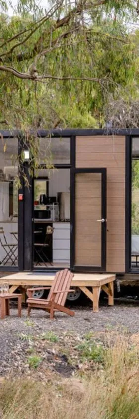 The Meadows Tiny House by Tiny Away，位于Macclesfield的酒店
