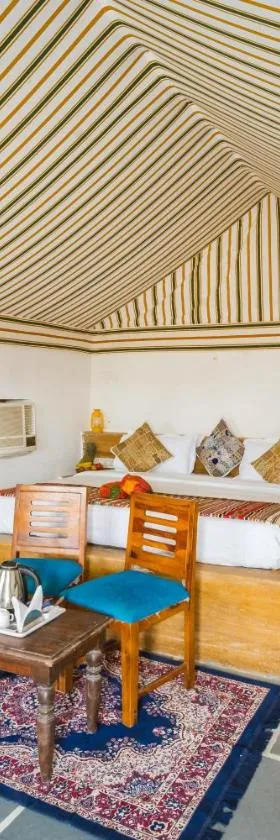 Sky Desert Safari Camp Jaisalmer，位于斋沙默尔的酒店