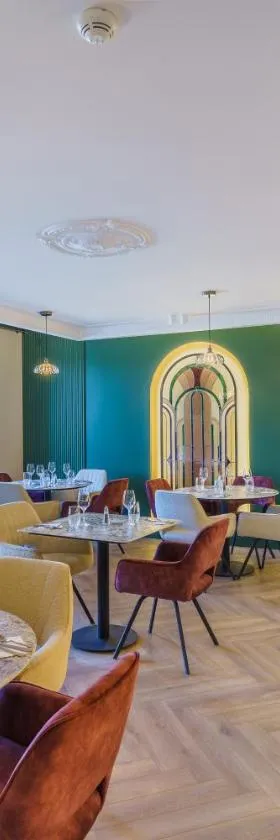 Hôtel Le Clos des Arts，位于热夫雷尚贝尔坦的酒店
