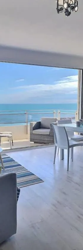 Magnifique appartement avec vue mer panoramique !，位于瓦尔拉普拉日的酒店