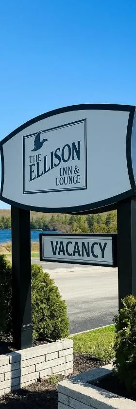 The Ellison Inn & Lounge，位于Ellison Bay的酒店