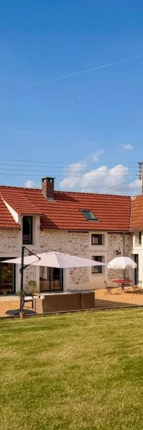 Aux Petits Bourgeons，位于Adainville的酒店