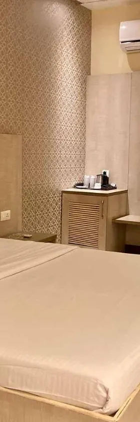 Status Business Hotel - Naveen Market，位于坎普尔的酒店